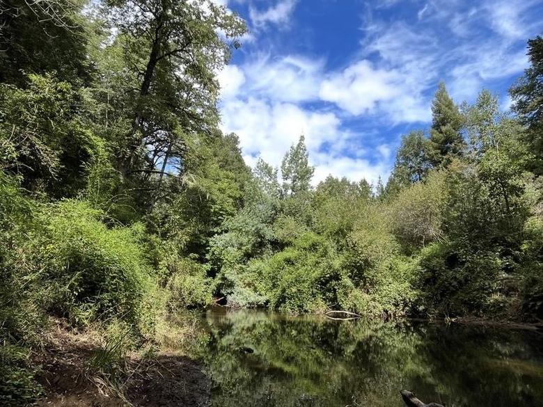 El Río Huiñoco a la orilla de las parcelas del sector
