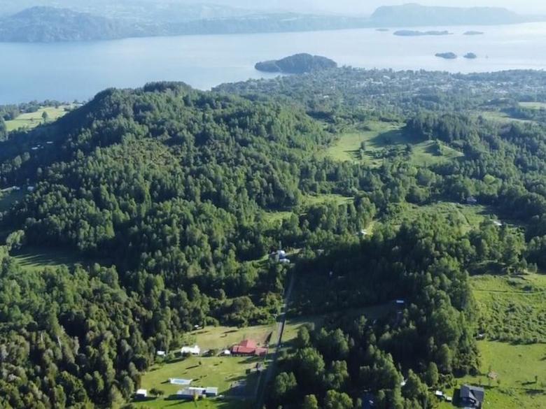 Vista aérea del lago Calafquén desde el sector